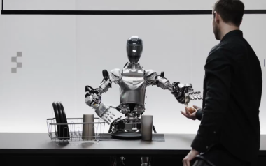 Mời bạn xem video robot tích hợp công nghệ của OpenAI đàm thoại với con người