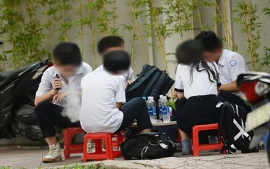Đề xuất phạt đến 2 triệu đồng khi hút thuốc lá điện tử