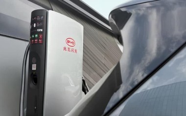 BYD công bố trạm sạc siêu nhanh, sạc 5 phút chạy 400km