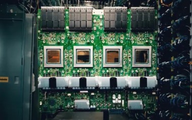 Nhanh gấp 24 lần siêu máy tính: Google tung chip AI mới Ironwood, thách thức toàn ngành